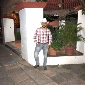 Meet your Posher, Cesar